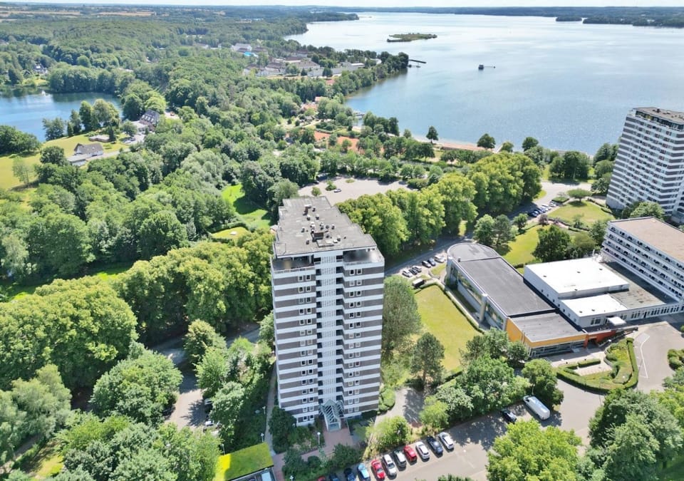 MOOI Junior-Suite mit atemberaubendem Seeblick und Netflix Apartment in Plön