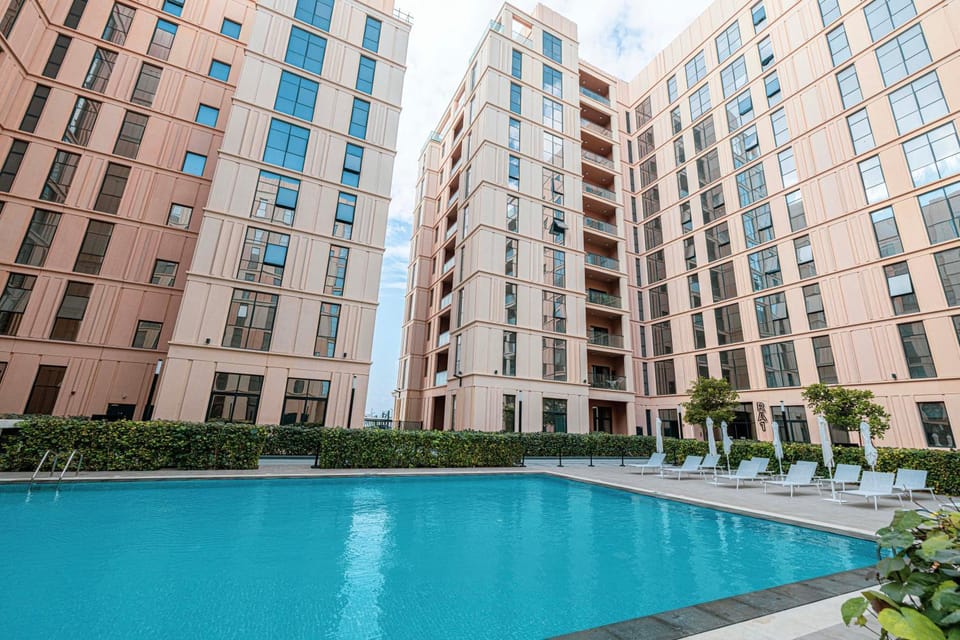 1BR Luxurious Apartment in Alef - Cityscape Apartment in Al Sharjah