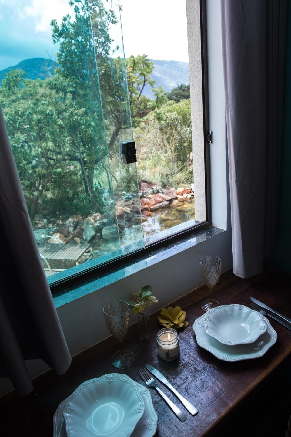 Natural landscape, Food and drinks, Dining area, Food, Mountain view