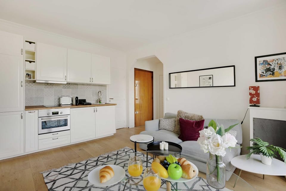 Kitchen or kitchenette, Living room