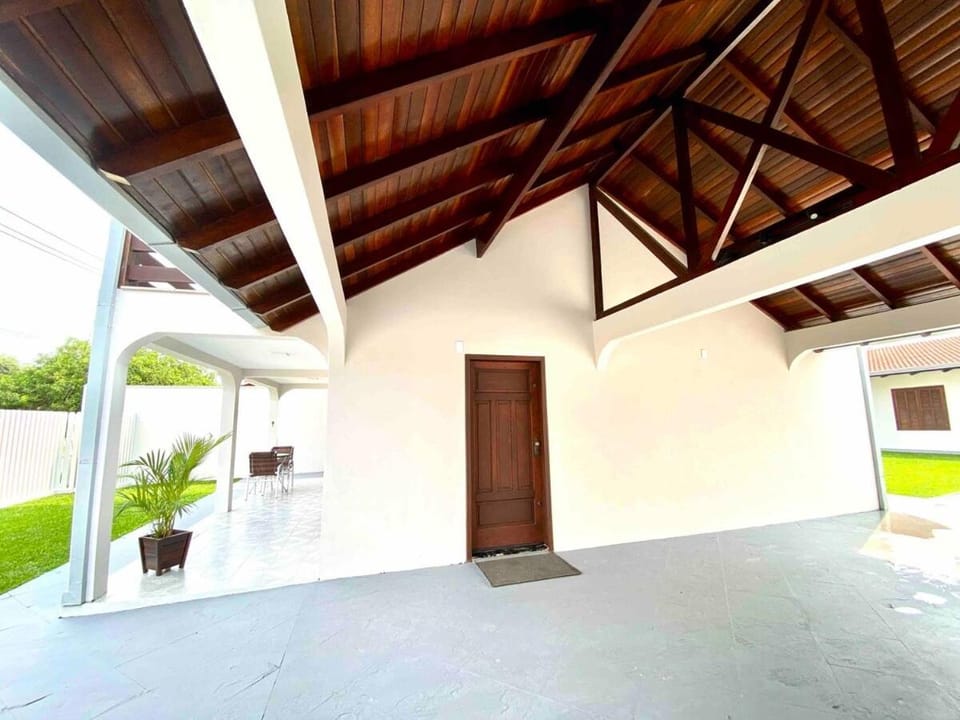 Caiobá - Casa 4 quartos com AR, espaçosa e perto do mar House in State of Paraná