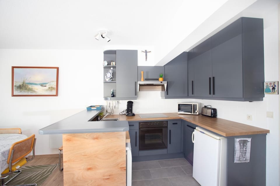 Kitchen or kitchenette, oven, stove, toaster