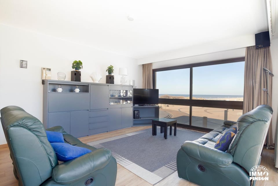 View (from property/room), Living room, Sea view, Quiet street view