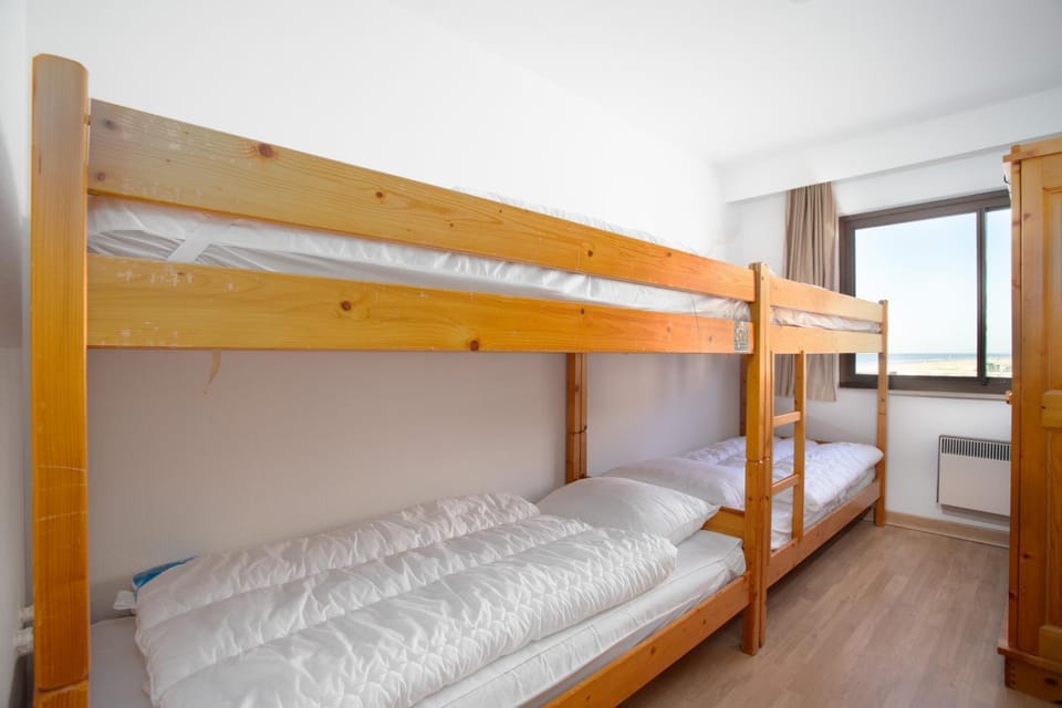 Bed, Photo of the whole room, Bedroom, bunk bed