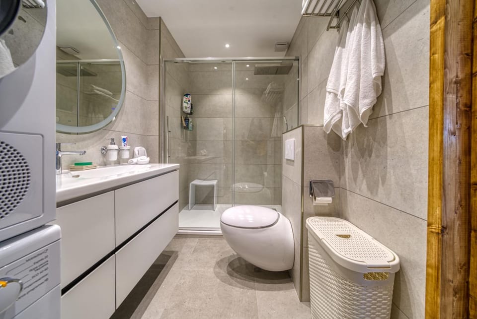 Shower, Toilet, Bathroom, washing machine, dryer