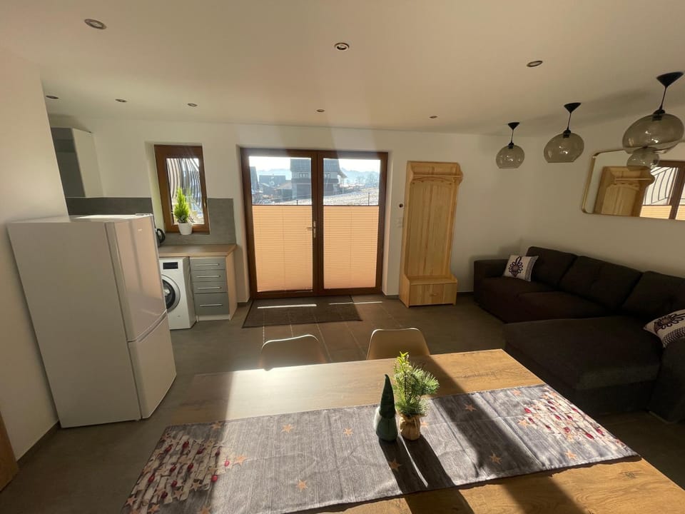 Kitchen or kitchenette, Living room, Seating area, Dining area, dishwasher, pet friendly, stove, wardrobe
