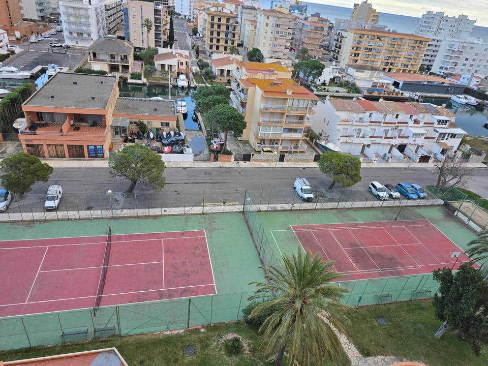 Tennis court