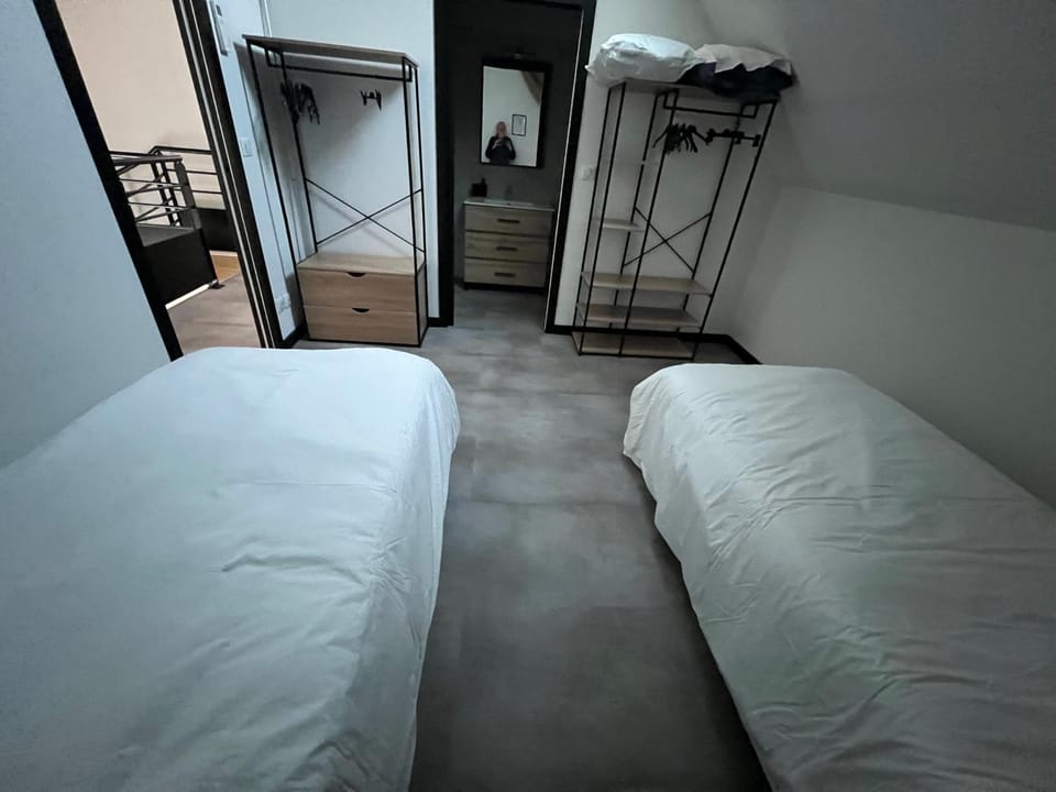 Bed, Photo of the whole room, wardrobe