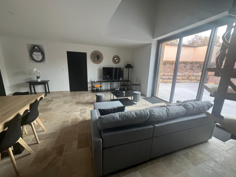 TV and multimedia, Living room, Seating area