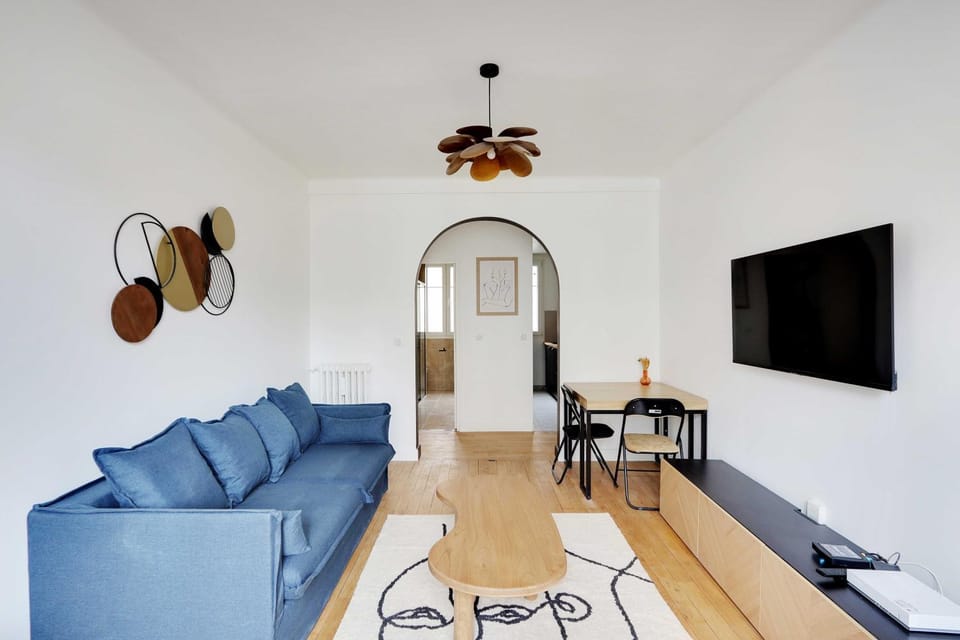 TV and multimedia, Living room, Seating area, Evening entertainment