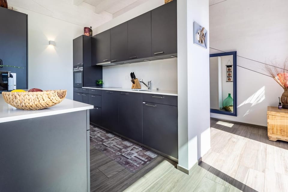 Kitchen or kitchenette, oven, wardrobe