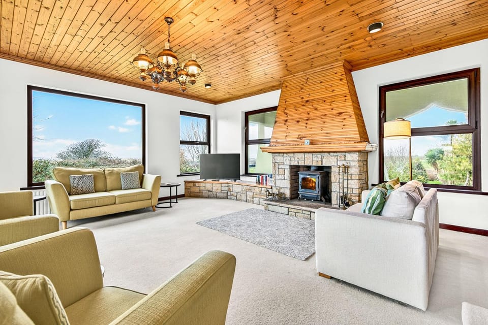 Communal lounge/ TV room, Living room