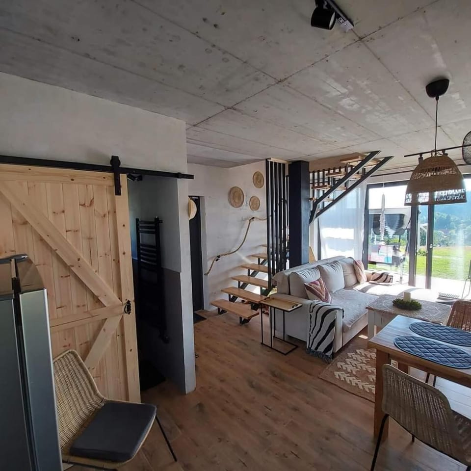 Bed, Kitchen or kitchenette, Living room, Seating area, Dining area