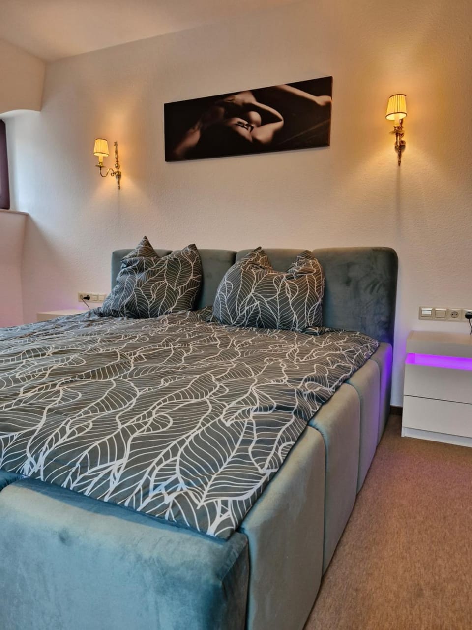 Photo of the whole room, Bedroom