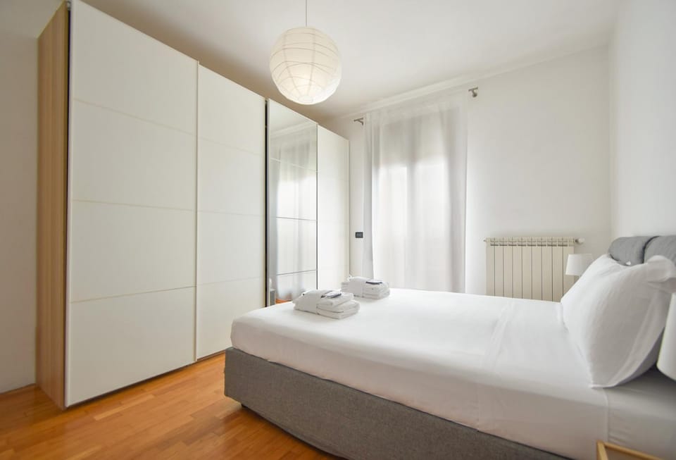 Bed, Bedroom, towels, wardrobe