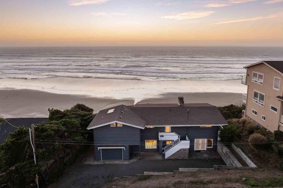 Moonstruck Beach House House in Lincoln City