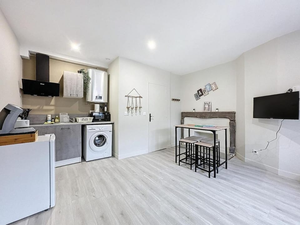 Riom - Immeuble 20 Couchages et 10 Lits Apartment in Riom