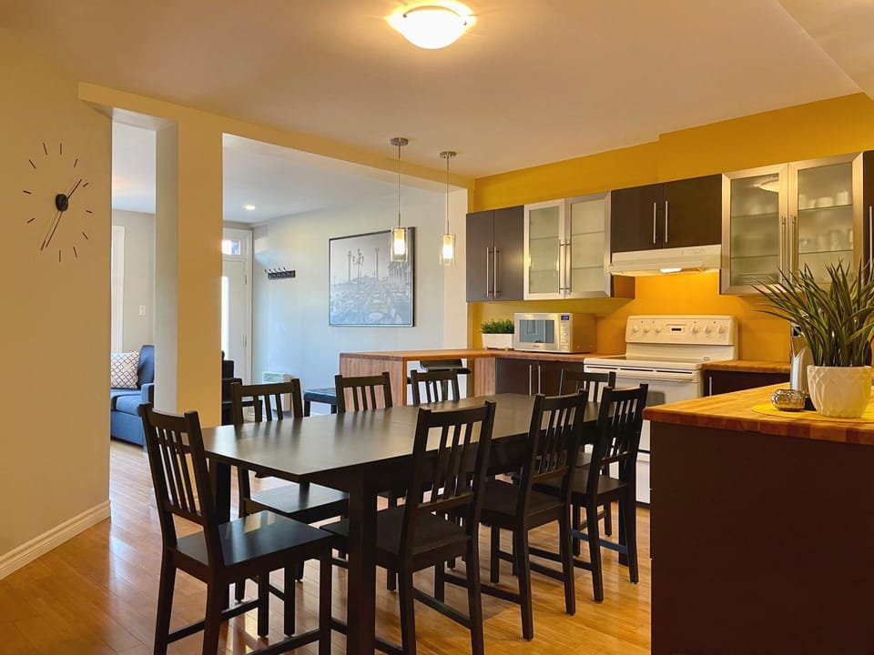 Dining area, Meals