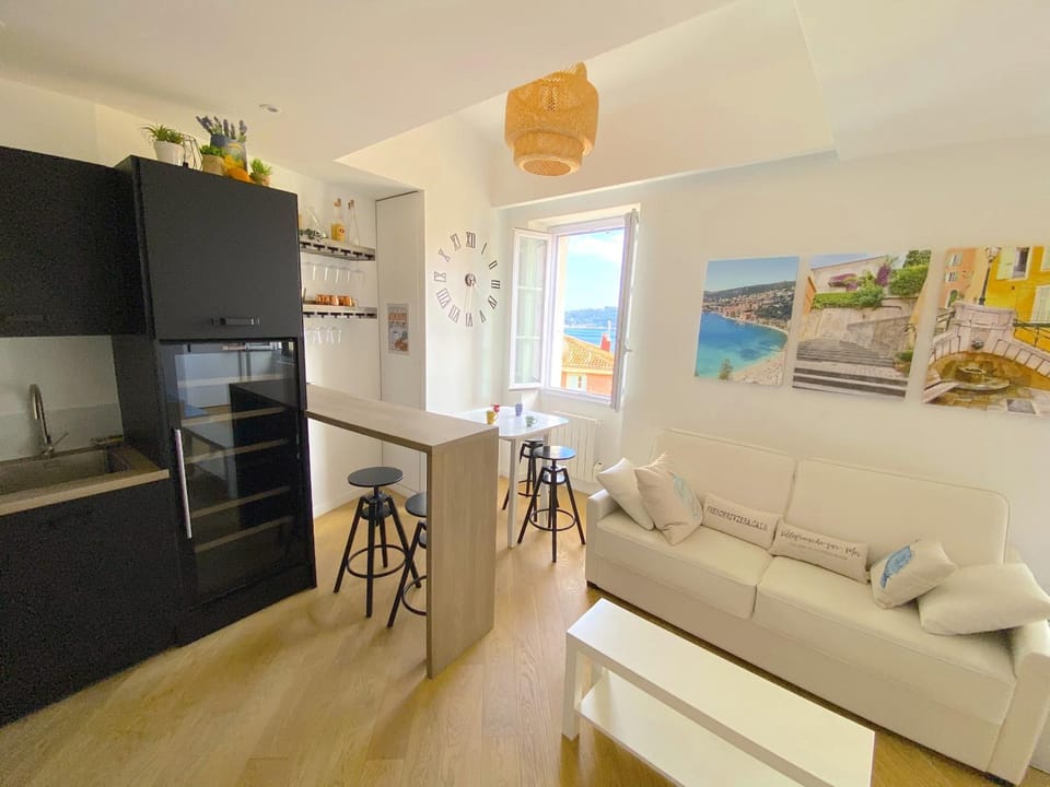 Kitchen or kitchenette, Living room, Dining area, stove