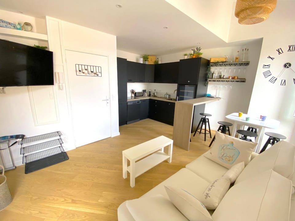 TV and multimedia, Living room, Dining area, stove