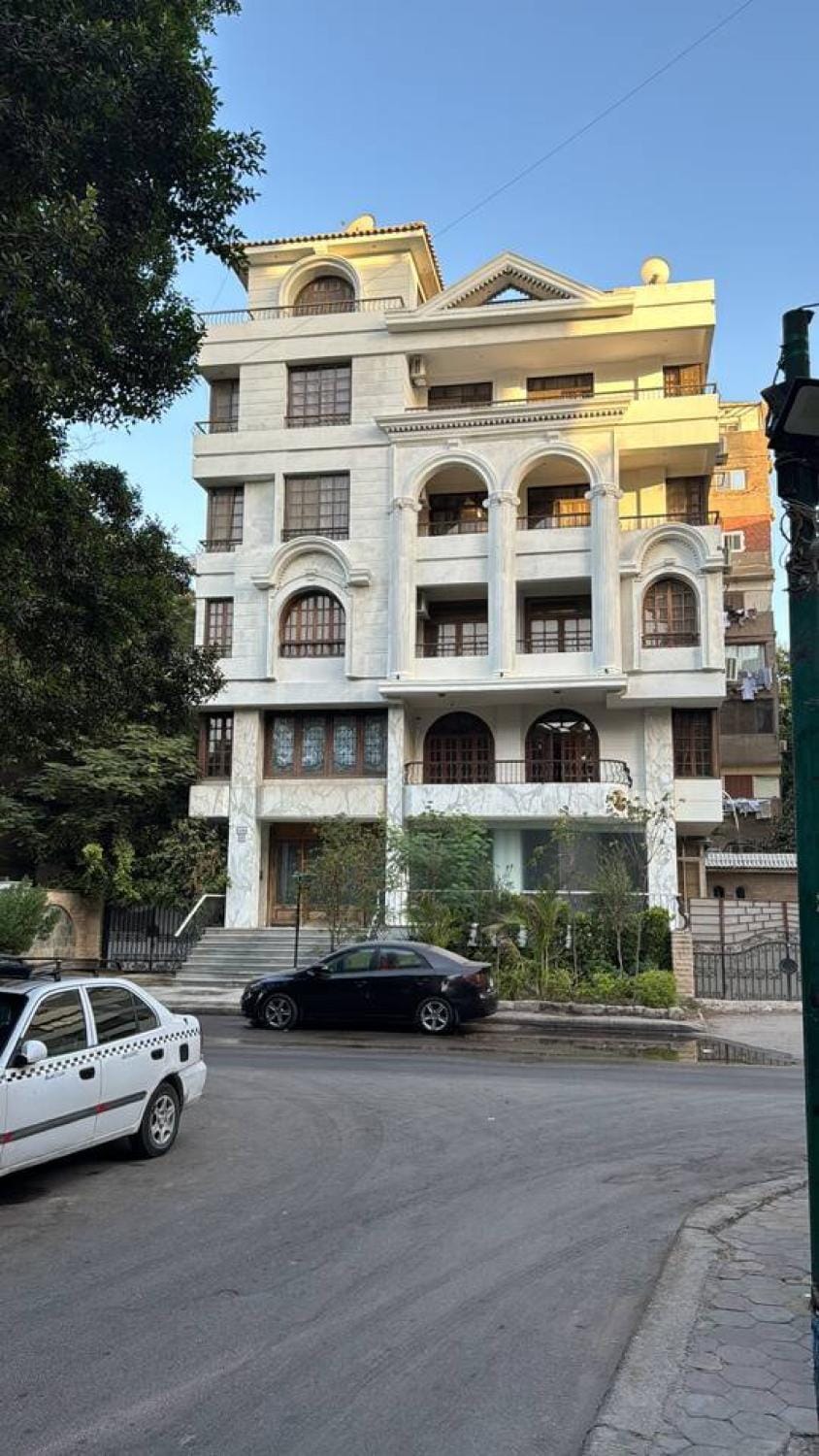 Property building, Neighbourhood, Street view, Location, Parking