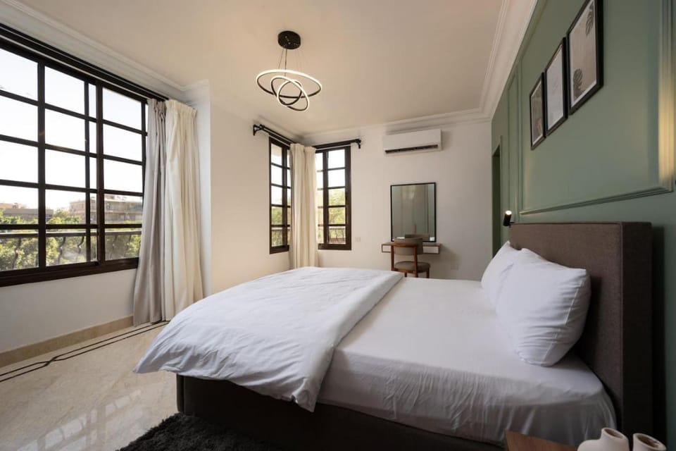 Photo of the whole room, Bedroom