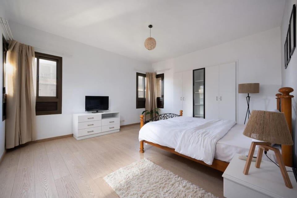 Communal lounge/ TV room, Bed, Photo of the whole room, Evening entertainment, Bedroom, hair dresser, wardrobe