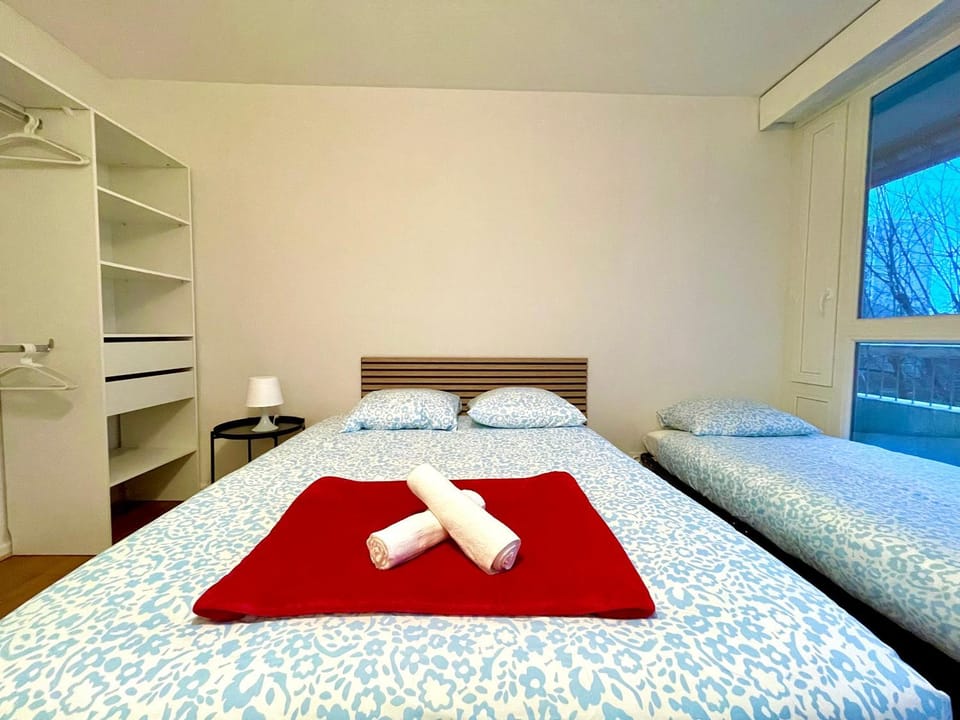 Bed, Balcony/Terrace, Photo of the whole room, Bedroom, towels