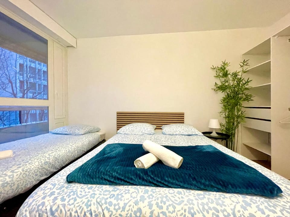 Bed, Balcony/Terrace, Photo of the whole room, Bedroom, towels