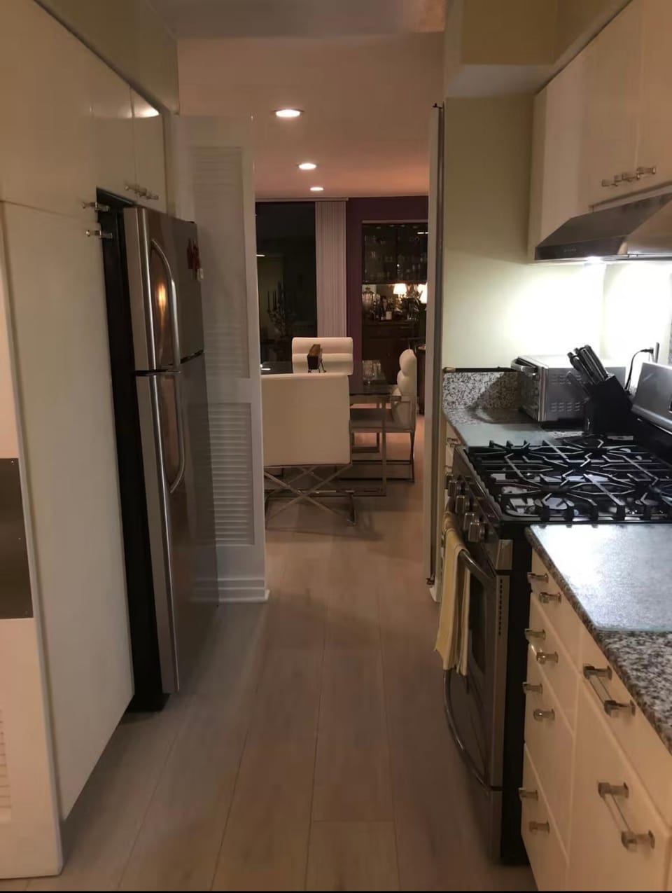 Best Location West LA Spacious condo with hottub Apartment in Westwood