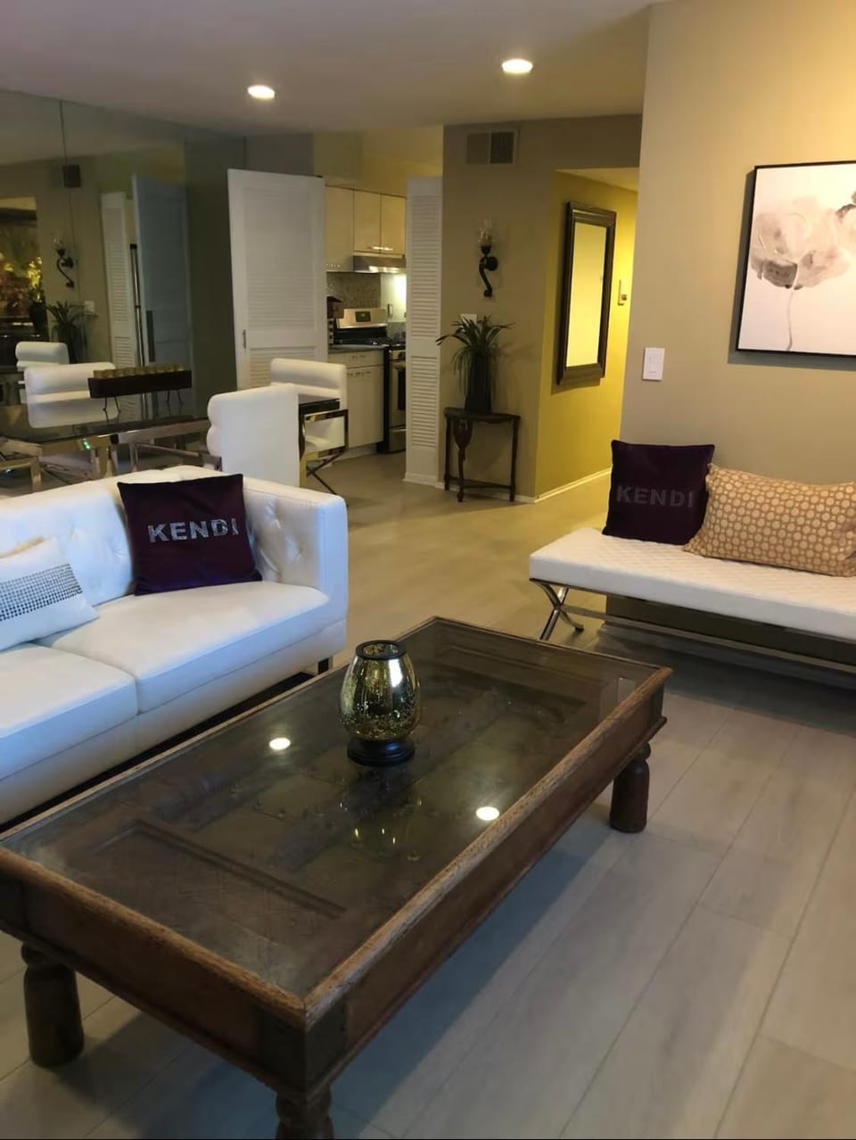 Best Location West LA Spacious condo with hottub Apartment in Westwood
