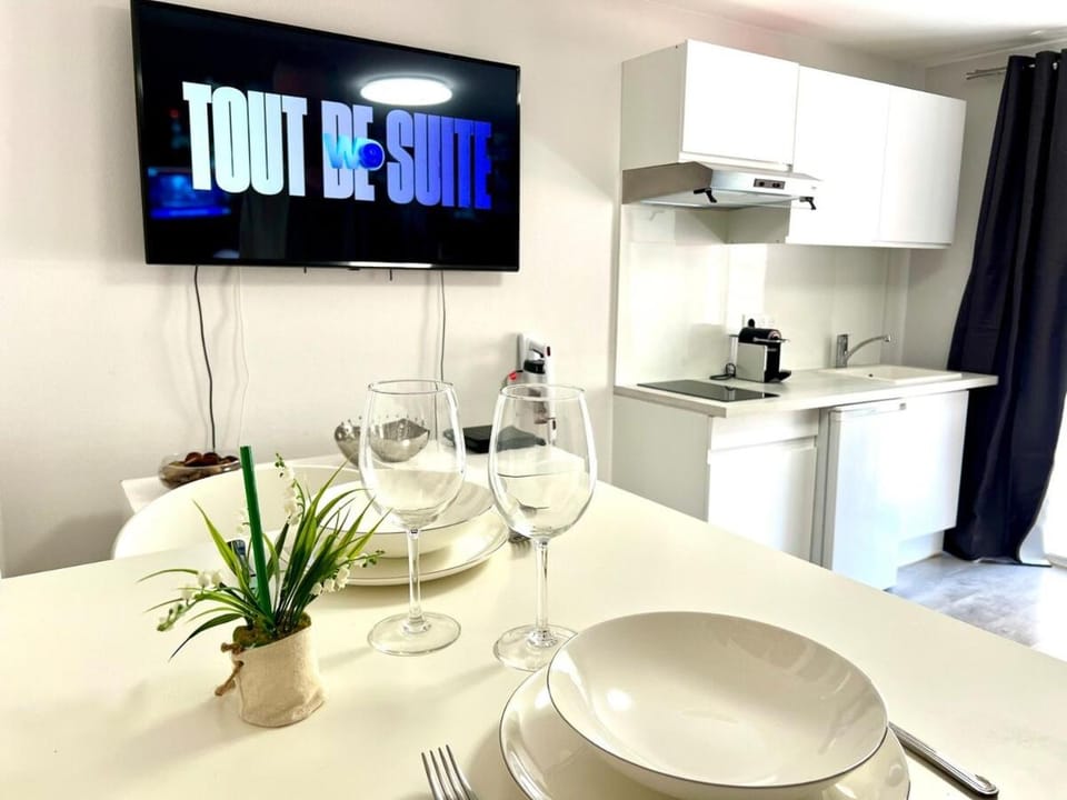 Monaco border, 2-room Josephine, pool, Bnb Rickeys Apartment in Avenue du Carnier