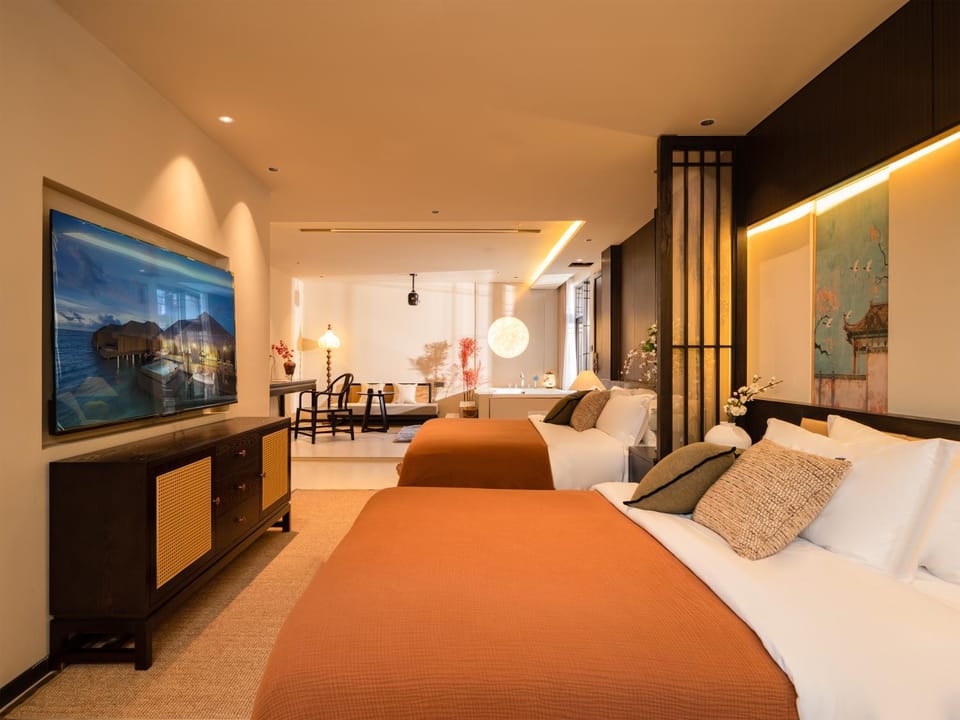 Living room, Photo of the whole room, Seating area, Bedroom