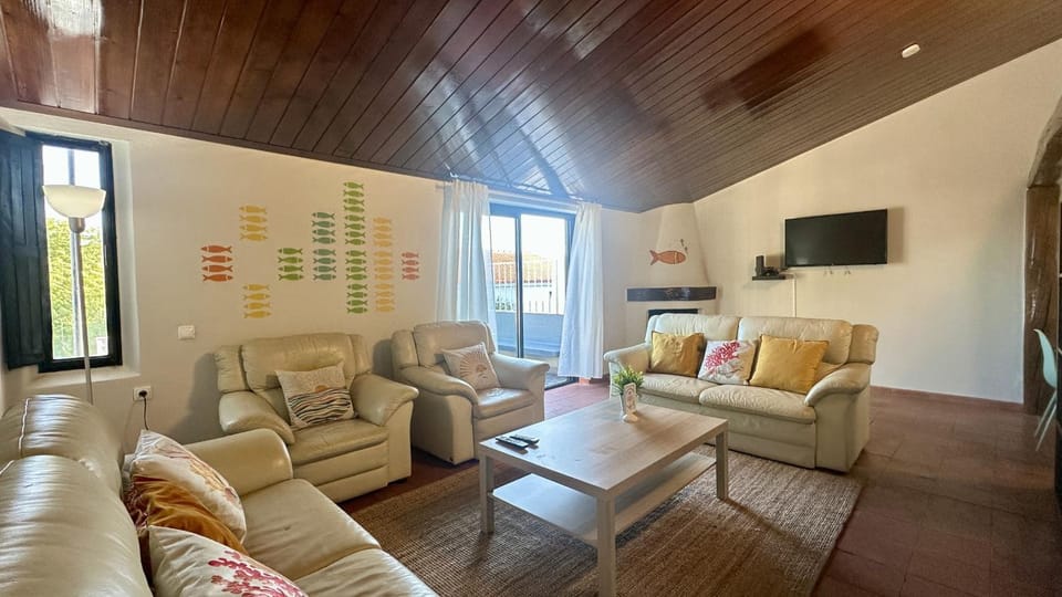 Communal lounge/ TV room, TV and multimedia, Living room
