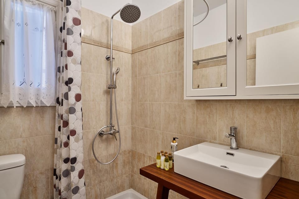 Shower, Toilet, Bathroom, towels