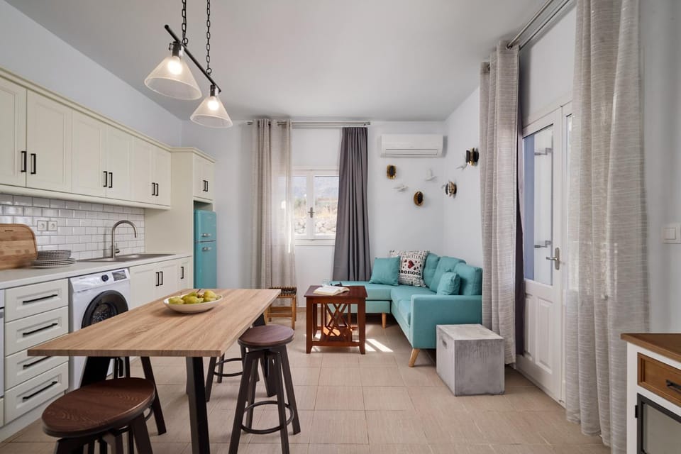 Kitchen or kitchenette, Living room, Dining area, pet friendly