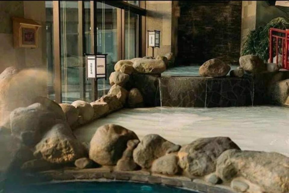 Hot Tub, Sauna