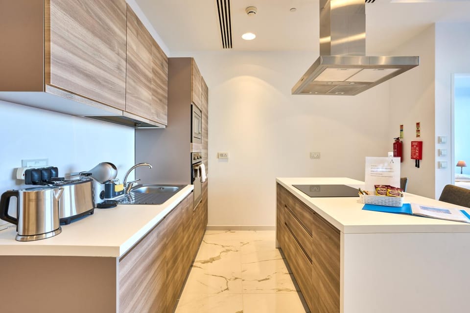Coffee/tea facilities, Kitchen or kitchenette, dishwasher, stove, toaster