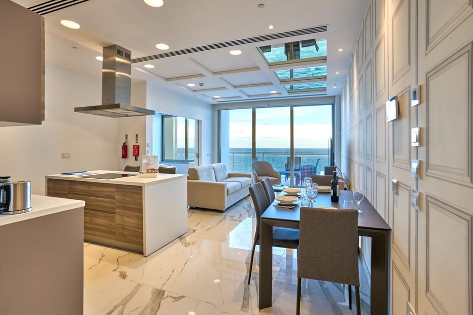Kitchen or kitchenette, Living room, Seating area, Dining area