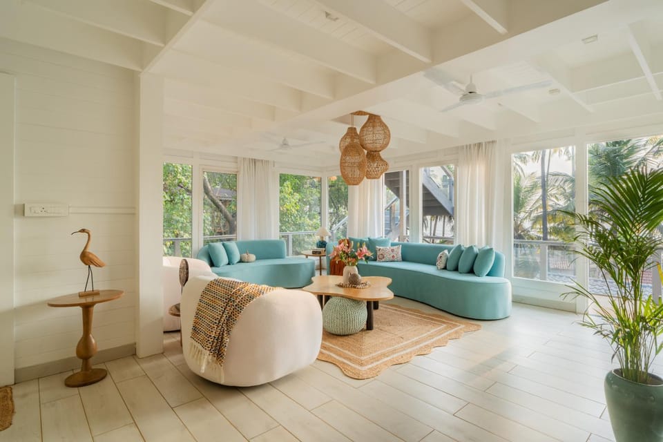 Living room, Seating area, Beach