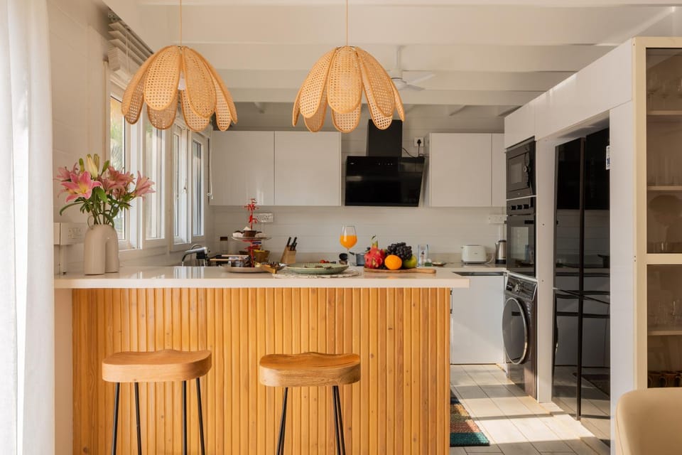 Kitchen or kitchenette, Dining area, stove