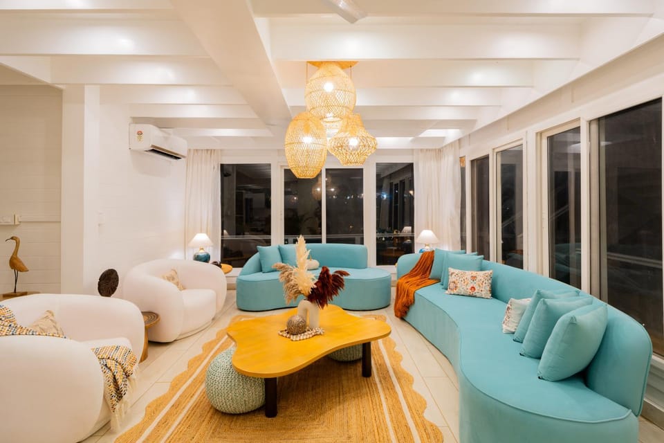 Living room, Seating area, air conditioner