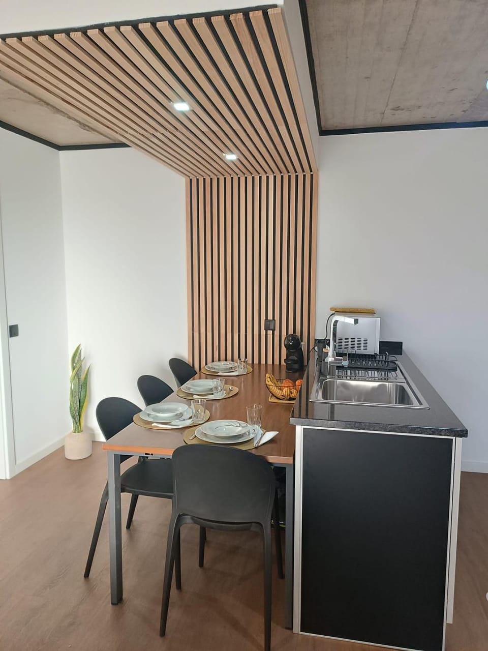 Coffee/tea facilities, Kitchen or kitchenette, Dining area