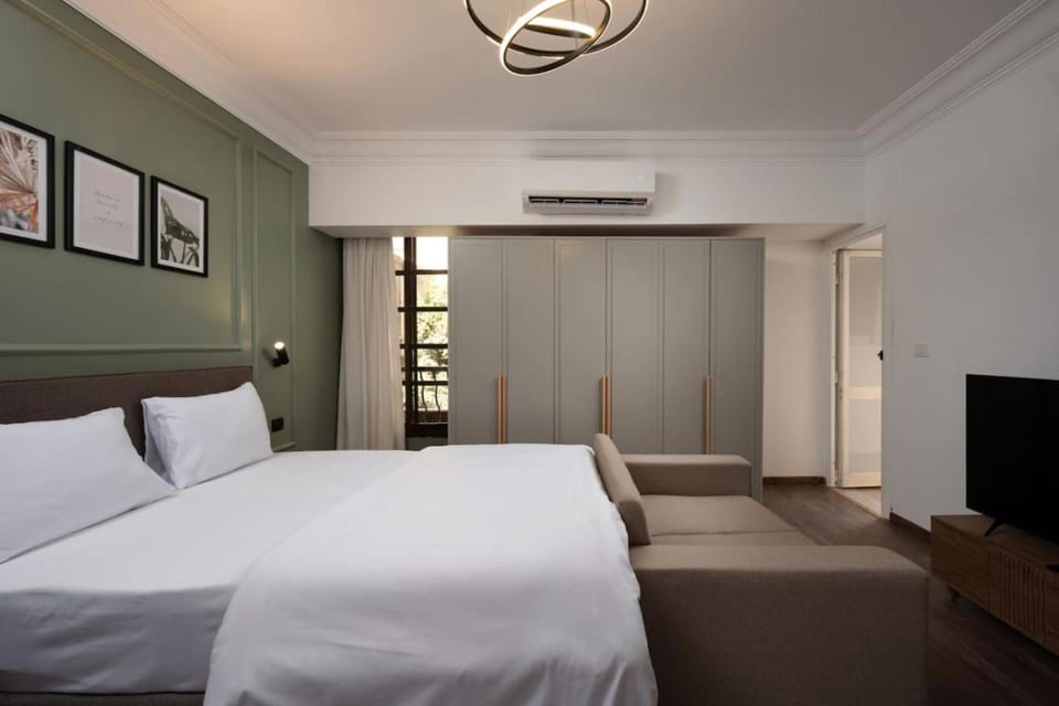 Bed, TV and multimedia, Photo of the whole room, Bedroom, wardrobe, air conditioner