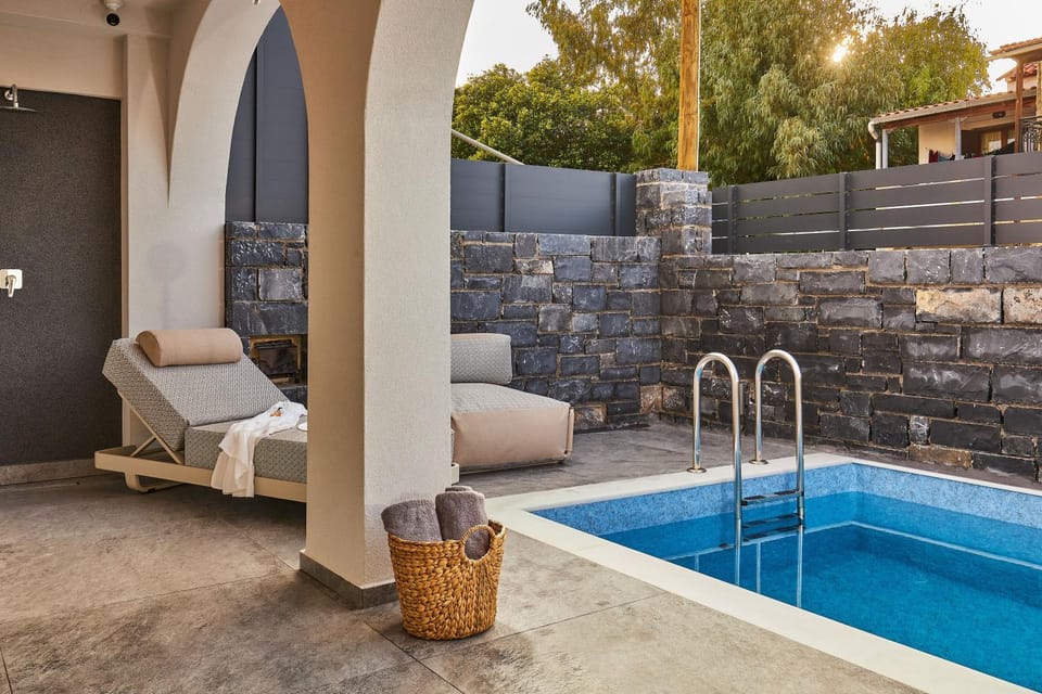 Swimming pool, sunbed