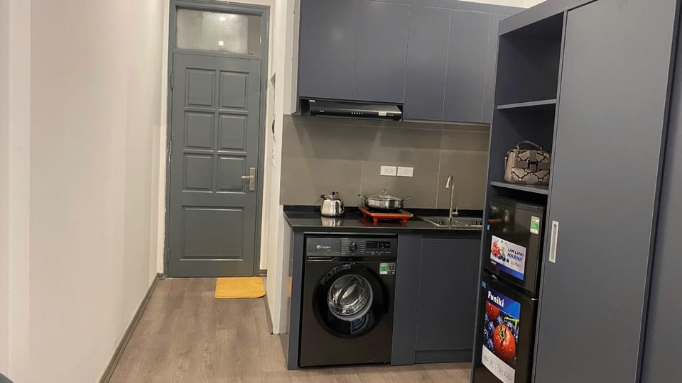 Kitchen or kitchenette, minibar, washing machine