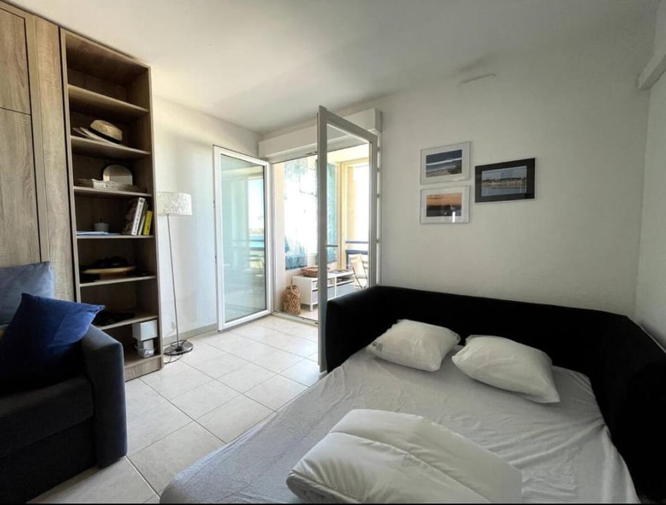 Studio avec vue mer à Six-Fours - parking Apartment in Six-Fours-les-Plages
