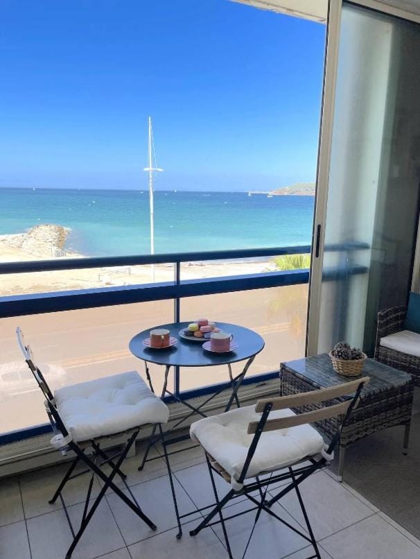 Studio avec vue mer à Six-Fours - parking Apartment in Six-Fours-les-Plages