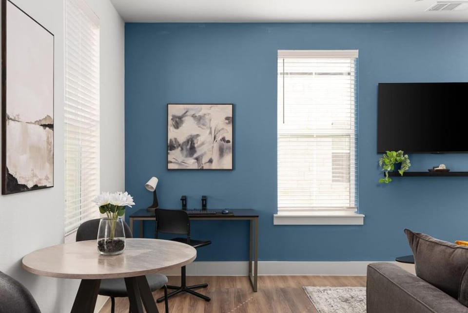 Modern Living 1B 1B Steps from Shops, Dining Fun Apartment in Pflugerville