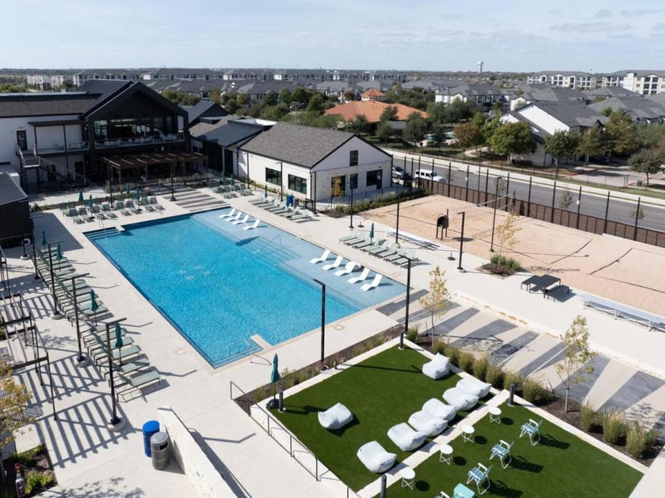 Sleek Stylish Apartment in Prime Location Apartment in Round Rock